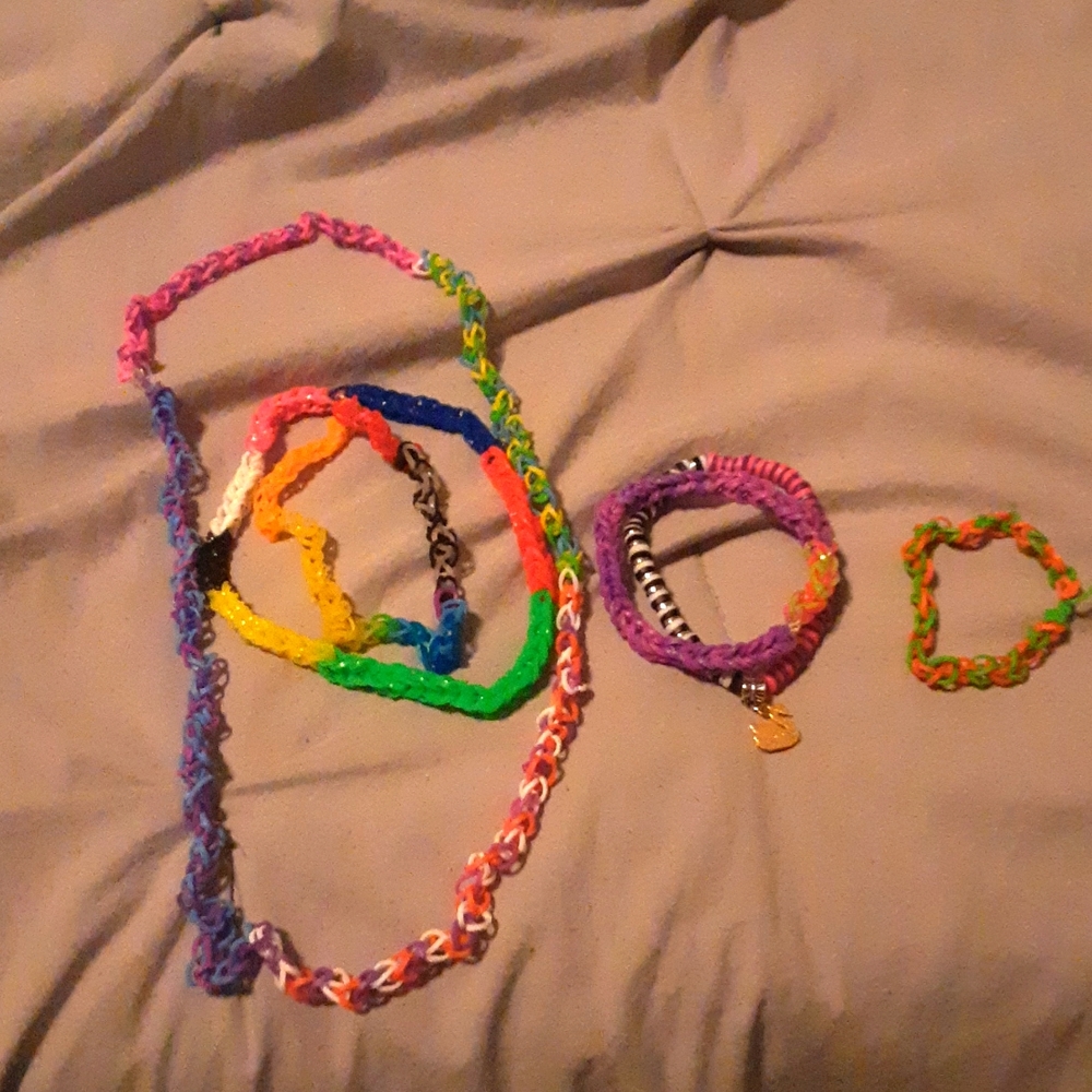 Bracelets/necklaces